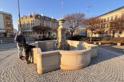 Milíčovo náměstí má novou dominantu