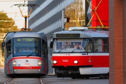 Na Údolní se po šestnácti měsících vrací tramvaje
