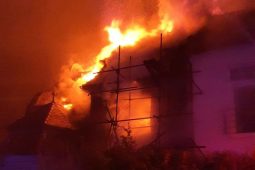 VIDEO: Požár domu v Žabovřeskách zaměstnal hasiče na desítky hodin