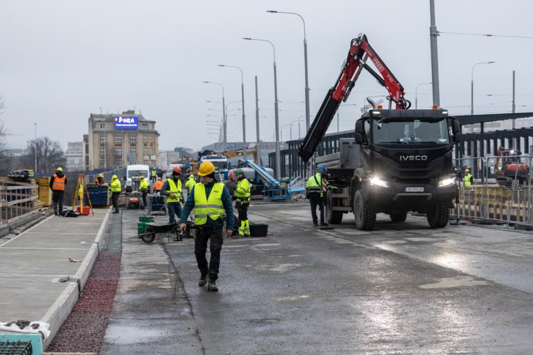 Konec přestupů na autobusy. Na náměstí Republiky se vrací tramvaje