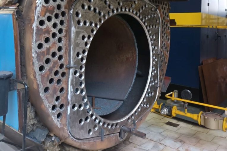 Teplo bez výpadků. Generálka kotle přináší obyvatelům jistotu i pro další zimy