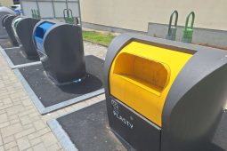 Poplatky za odpad v roce 2026 se většinou nezvýší. Města je ale pořád dotují ze svého