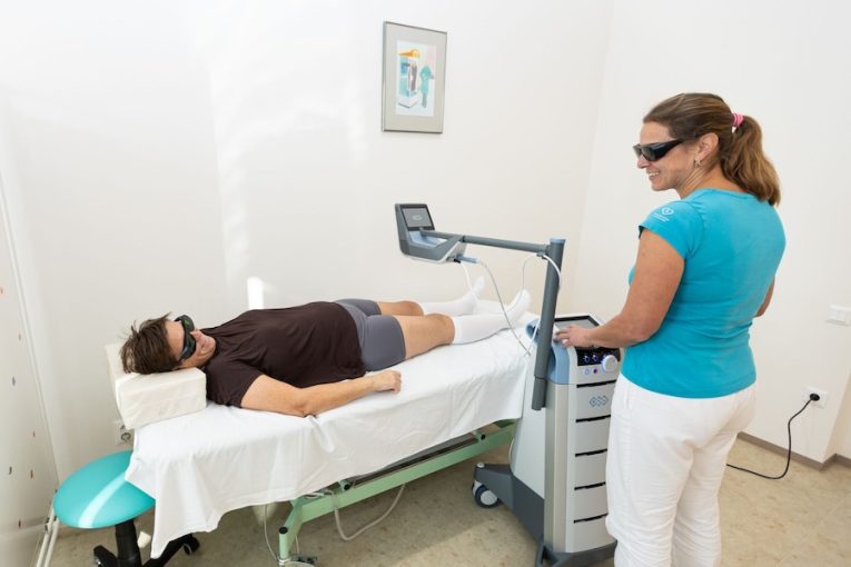 Nemocnice v Horažďovicích posiluje rehabilitaci: Pořídila nový výkonný laser