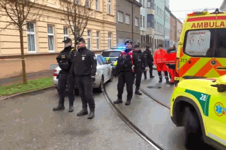 V Brně muž napadl nožem svoji známou. Žena podlehla zraněním na místě