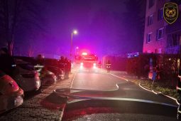 Plameny se rozhořely v bytě v Uherském Hradišti, dva lidé se nadýchali kouře