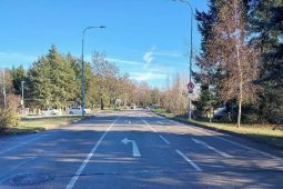 Auto srazilo cyklistu na křižovatce ve Žďáře. Policie hledá svědky