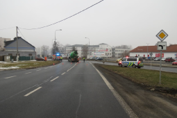 V Bruntále se srazil automobil a domíchávač. Šofér „osobáku“ utrpěl těžká zranění