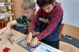 Škola získala nové stavebnice do výuky, ty nabízejí hravější učení