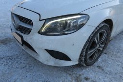 Naboural Mercedes a odjel: Policie hledá svědky!