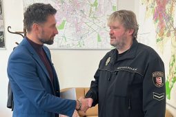 Náměstek Opavy ocenil strážníka, který zabránil muži skočit z mostu