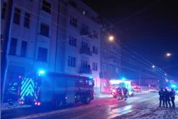 Plameny šlehaly z elektroinstalace domu. Pět osob skončilo v nemocnici