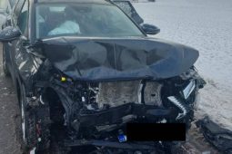 Nehody autobusů, srážky vozidel, uvízlé kamiony. Ledovka komplikuje dopravu na Vysočině