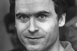 Pohledný vrah, kterému ženy věřily. Příběh Teda Bundyho dodnes děsí