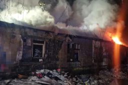 Po nočním požáru v Boreči lidé přišli o vše. Sbírka teď pokračuje v Ošatníku