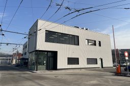 V novém vzdělávacím centru mají řidiči DPO Ostrava simulátor ostravských ulic