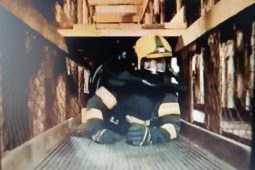 VIDEO: Drsný výcvik v podzemí. Hasiči prošli tvrdým výcvikem v dýchací technice