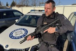 Kladno se vyzbrojuje: městská policie pořídila dlouhé zbraně a taktické helmy, vzniká jednotka pro krajní situace