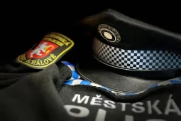 Senior bez klíčů i telefonu. Strážníci situaci vyřešili během chvíle