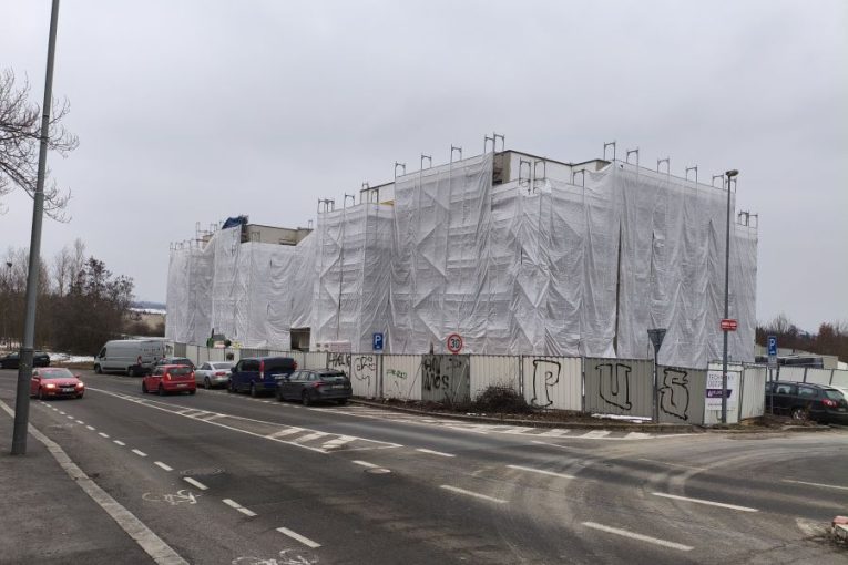 Praha staví nové městské byty na Černém mostě. Hotovo má být už letos