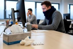 Proč jsme v zimě snadnou kořistí bacilů. Svou roli hraje i pracovní stres