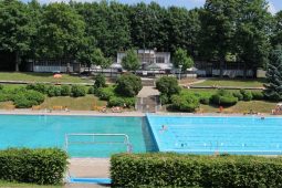 Nová dohoda má sladit rozvoj oblasti u koupaliště