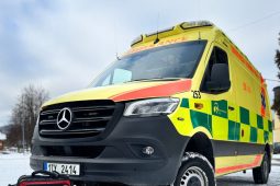 Muž se těžce popálil při topení v kamnech