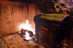 Pyrotechnika i kontejnery v plamenech. Hasiči měli na Silvestra napilno