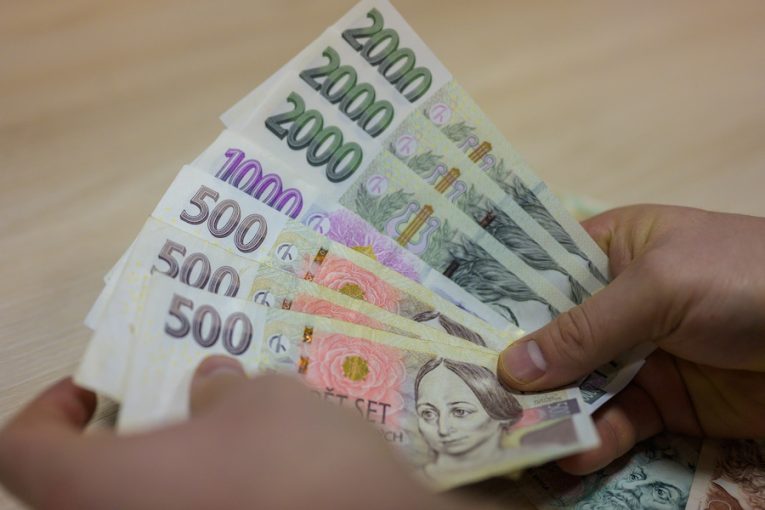 Ztracená obálka plná peněz čeká na majitele: Přihlásí se?