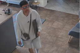 Přes pergolu do bytu: Zloděj ve Studentské ulici bral elektroniku i platební kartu