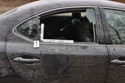 Batoh na sedadle stačil: Zloději v Plzni znovu rozbíjeli okna aut!