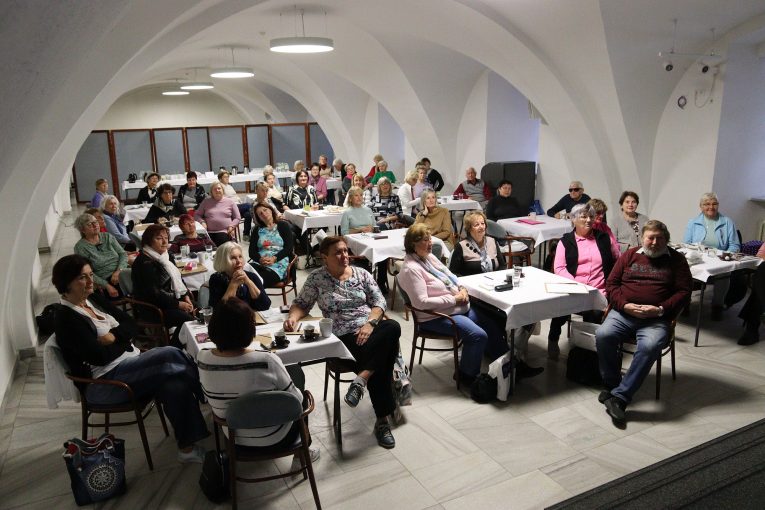Akademie třetího věku se po úspěchu přesouvá do Valašského Meziříčí