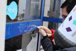 Tři králové vyrazili do ulic, přispět se dá i bezhotovostně