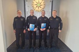 VIDEO: Ukázková práce policistů. V Náchodě zachránili kolabujícího muže