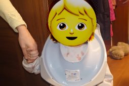 Záchodové prkénko na krku, noha v kládách, kolo ve výtahu: rok středočeských hasičů