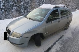 Řidička se na Jablonecku vyhýbala chodci v zatáčce, skončilo to srážkou dvou aut