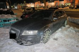 Řidič nedal přednost při výjezdu z parkoviště. Nehoda u jablonecké Rýnovky si vyžádala zranění