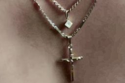 Při nákupu v centru České Lípy přišla žena o peněženku a zlaté šperky