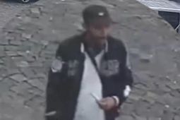 Poznáváte ho? Pátrají po něm liberečtí kriminalisté kvůli násilnému činu