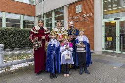 OBRAZEM: Tři králové navštívili krajský úřad