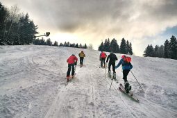 Skitouring získává na oblibě. Kraj vydal průvodce trasami v Beskydech a Bílých Karpatech
