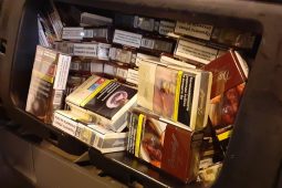 VIDEO: Celníci opakovaně našli cigarety v dutinách dodávek