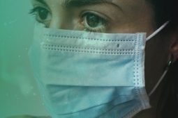 Chřipková epidemie na vzestupu: Slezská nemocnice vydala opatření týkající se návštěv