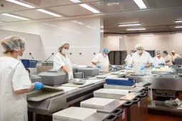 Stravovací provoz FNO po kompletní rekonstrukci. Během oprav se vyskytly nečekané problémy