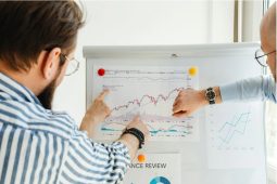 Platy ve veřejné sféře skutečně porostou. Vláda se s odbory dohodla na zvýšení až o 9 procent