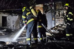 Při požáru na Francouzské ulici v Brně byl vyhlášen druhý stupeň poplachu