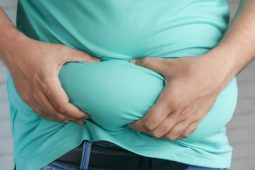 Český boj s obezitou: Populární léky by mohly být hrazeny pojišťovnami, dětem mají pomoci hubnout sportovní náramky