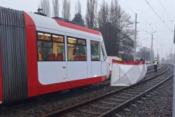 Čtyřicetiletý muž u zastávky Bieblova nepřežil střet s tramvají