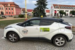 Senior taxi se žhavou novinkou. V Dobříši mohou jeho služby využít další lidé