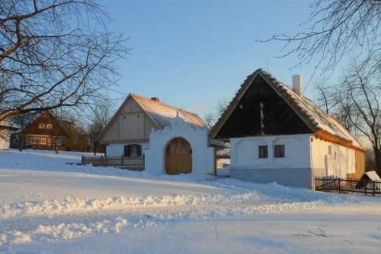 Jak kdysi vypadala zima na vsi? Na vlastní kůži ji zažijete v Kouřimi
