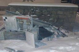 Policie pátrá po řidiči, který v Jihlavě narazil do rozvaděče a ujel. Hledá i důležitou svědkyni